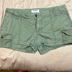 Old Navy army green cargo pocket shorts. Lightly used.